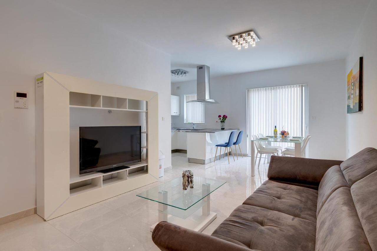 Spacious Apartment Steps To The Promenade Σλιέμα Εξωτερικό φωτογραφία