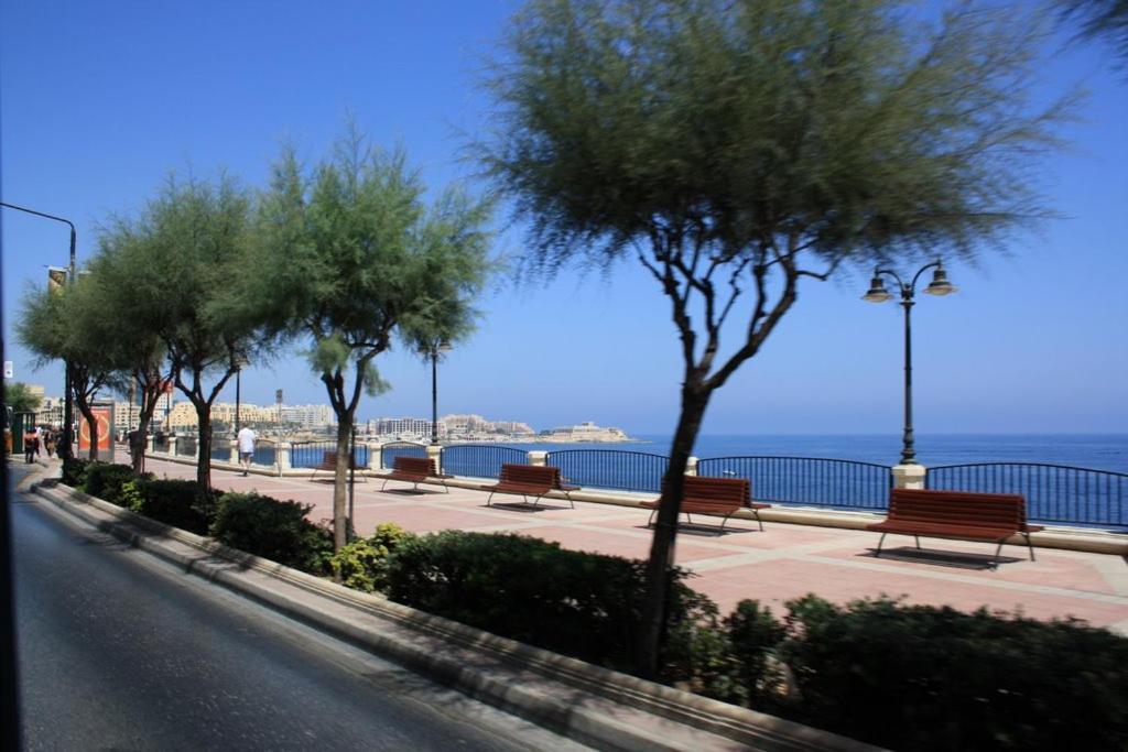 Spacious Apartment Steps To The Promenade Σλιέμα Εξωτερικό φωτογραφία