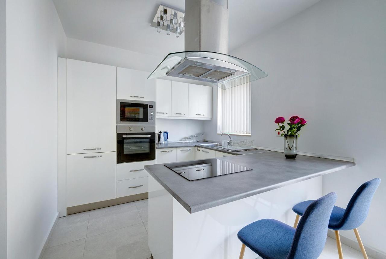 Spacious Apartment Steps To The Promenade Σλιέμα Εξωτερικό φωτογραφία