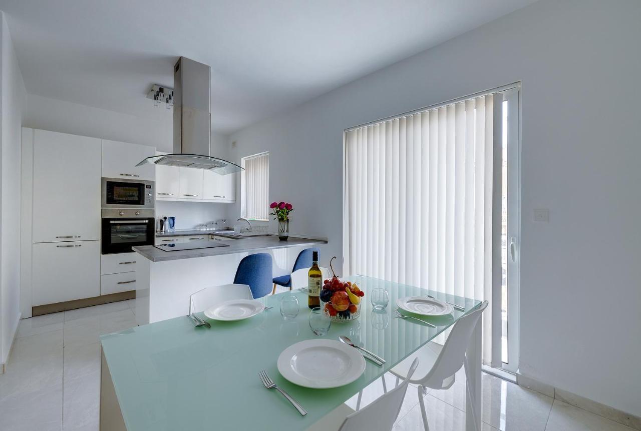 Spacious Apartment Steps To The Promenade Σλιέμα Εξωτερικό φωτογραφία