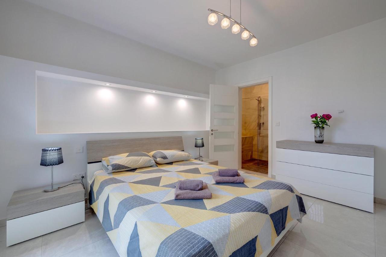 Spacious Apartment Steps To The Promenade Σλιέμα Εξωτερικό φωτογραφία