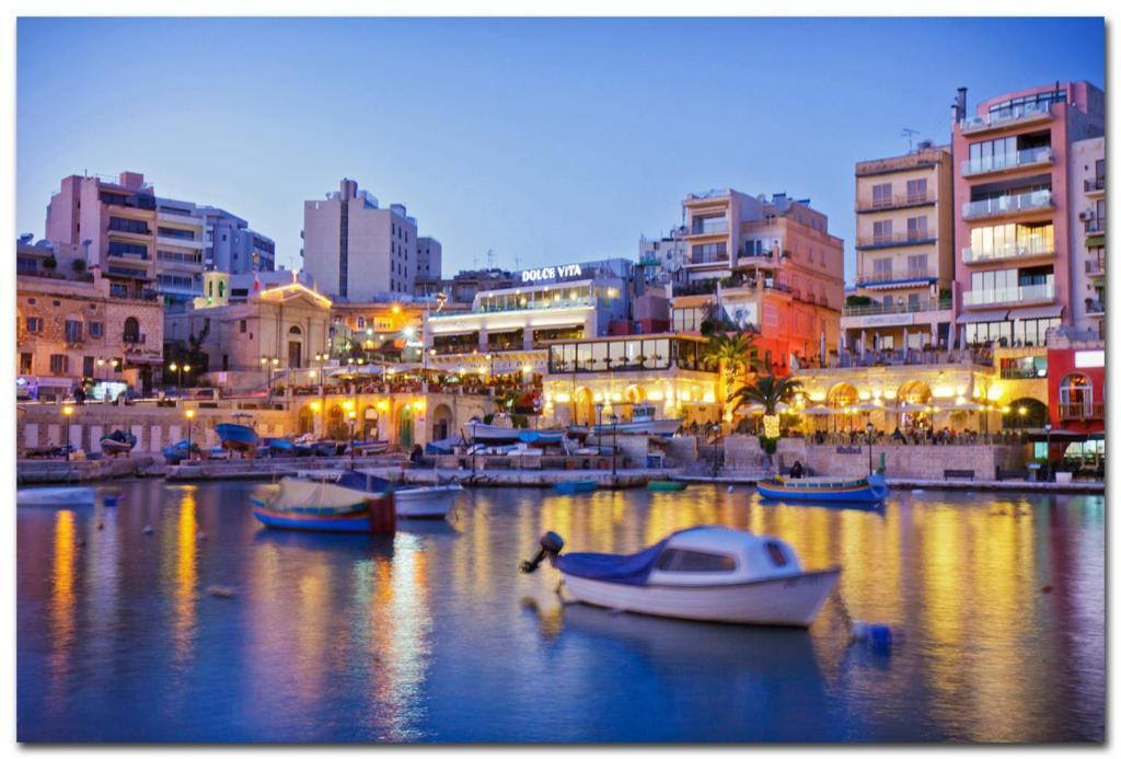 Spacious Apartment Steps To The Promenade Σλιέμα Εξωτερικό φωτογραφία
